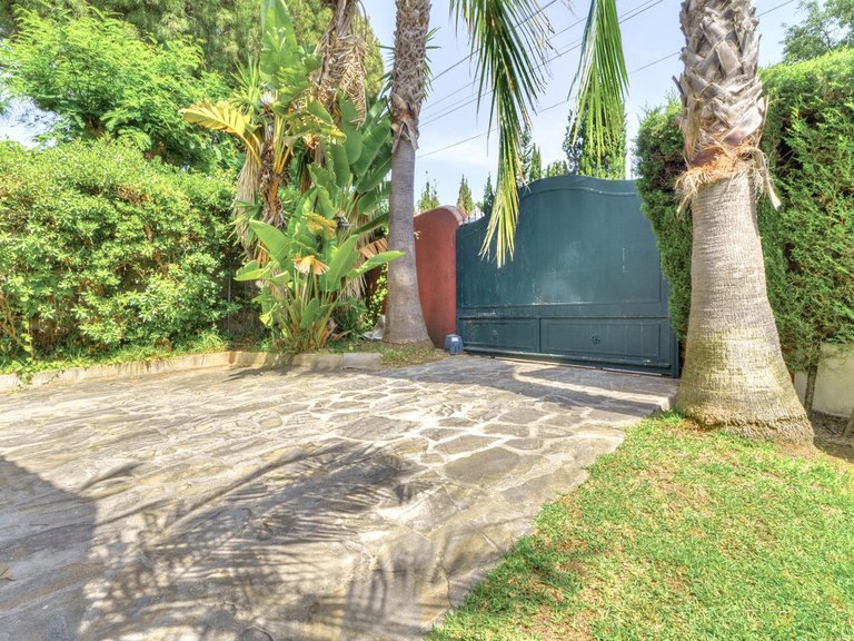 Villa for Sale in El Rosario, Malaga 39