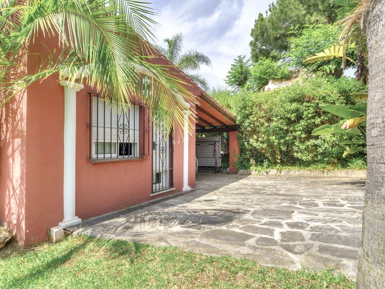 Villa for Sale in El Rosario, Malaga 40