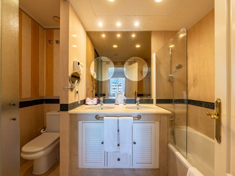Apartment for Sale in Marbella, Malaga 15
