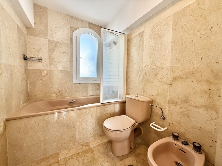 Villa for Sale in Nueva Andalucía, Malaga 16