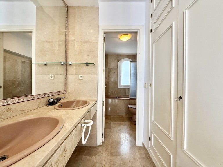 Villa for Sale in Nueva Andalucía, Malaga 17