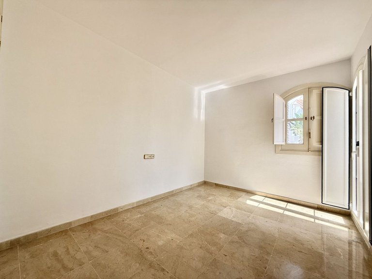 Villa for Sale in Nueva Andalucía, Malaga 21