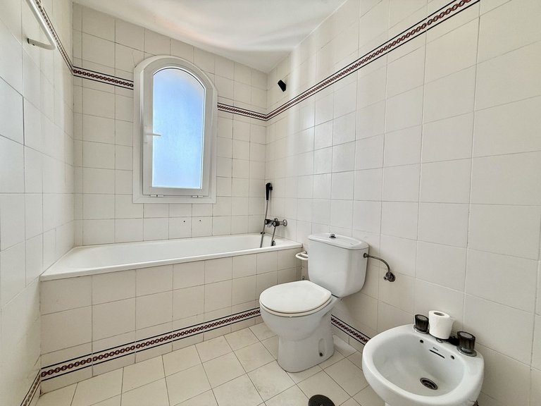 Villa for Sale in Nueva Andalucía, Malaga 25
