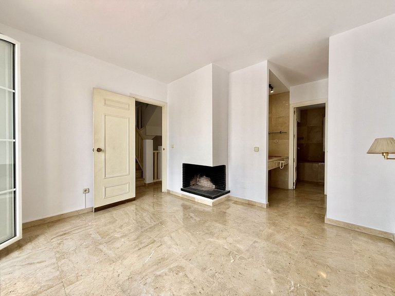 Villa for Sale in Nueva Andalucía, Malaga 5
