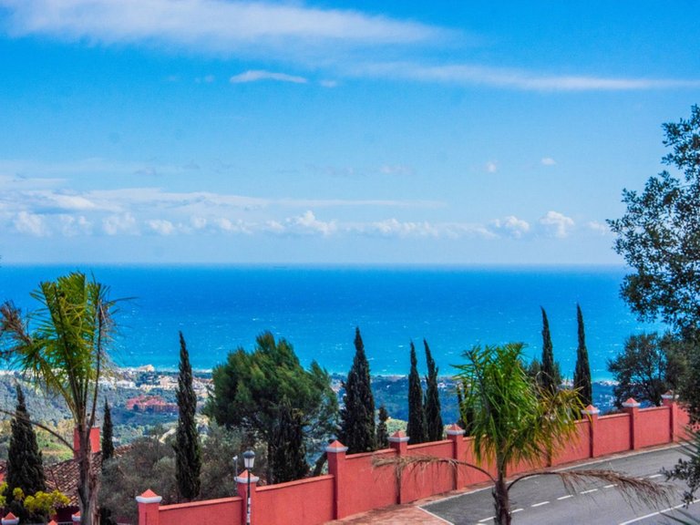 Apartment for Sale in Inland La Mairena, Malaga 1