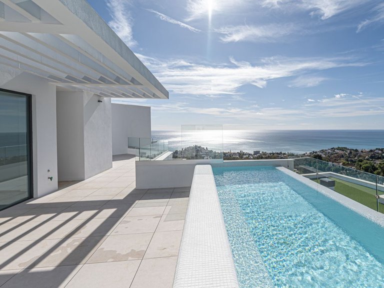 Villa for Sale in Benalmadena, Malaga 4