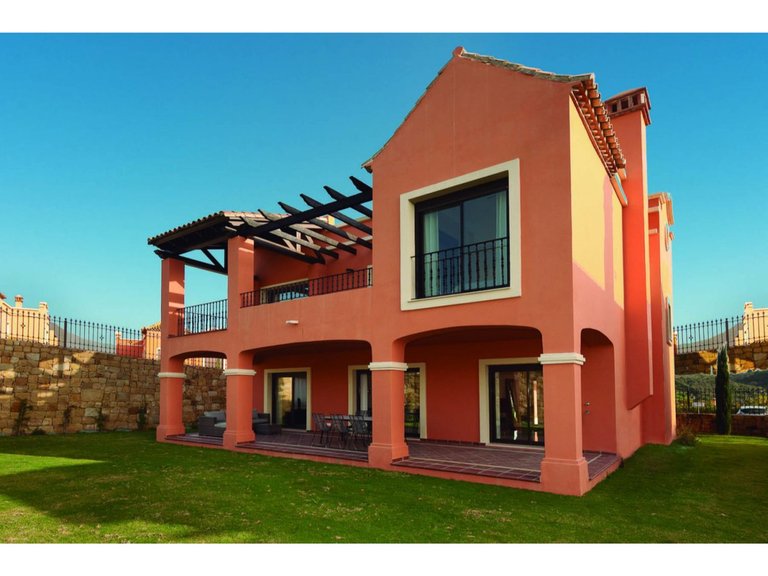 Villa for Sale in Estepona, Malaga 2