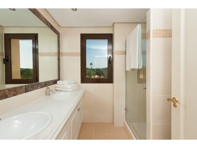 Villa for Sale in Estepona, Malaga 9