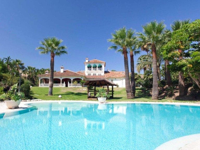 Villa for Sale in Cerros Del Aguila, Malaga 1