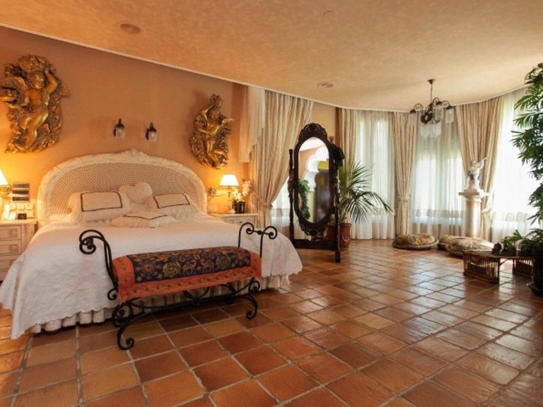 Villa for Sale in Cerros Del Aguila, Malaga 4
