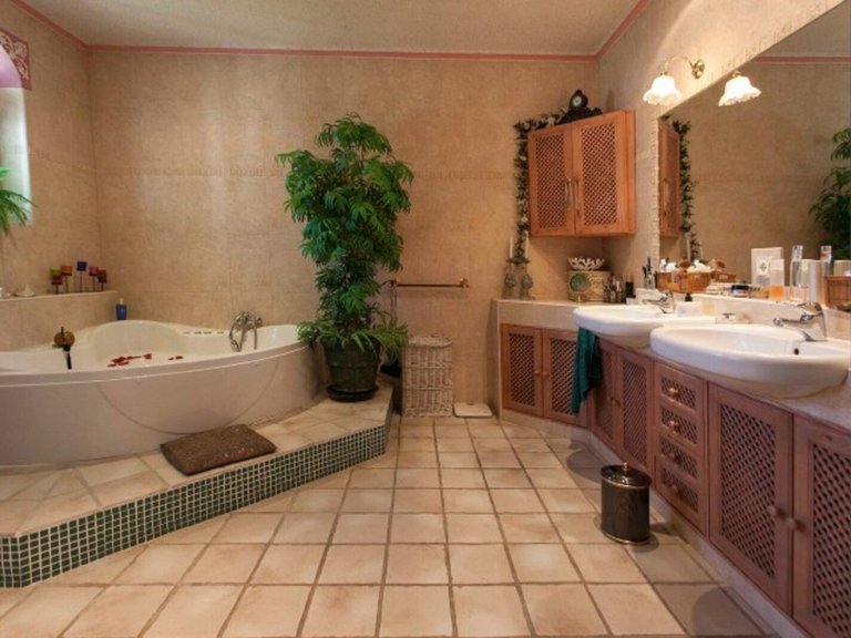 Villa for Sale in Cerros Del Aguila, Malaga 5