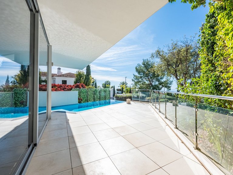 Villa for Sale in The Golden Mile, Malaga 1