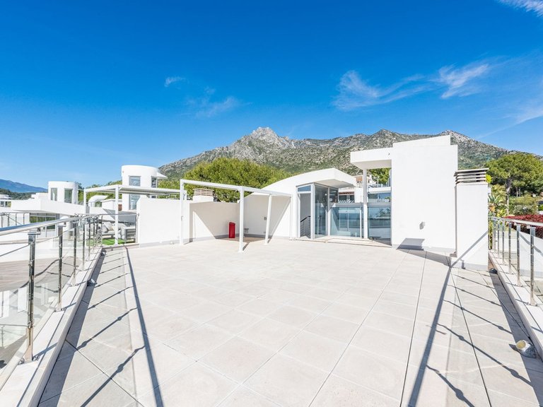 Villa for Sale in The Golden Mile, Malaga 10