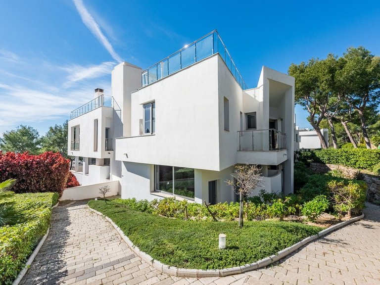 Villa for Sale in The Golden Mile, Malaga 11
