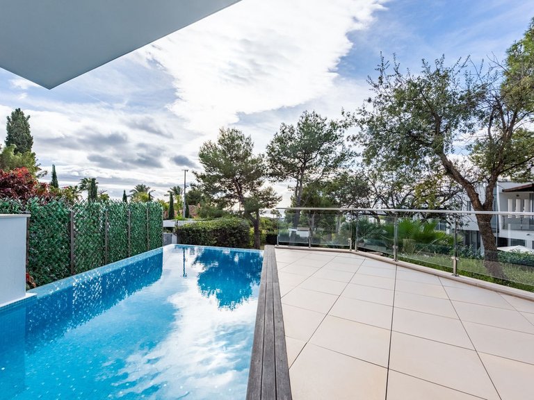 Villa for Sale in The Golden Mile, Malaga 13