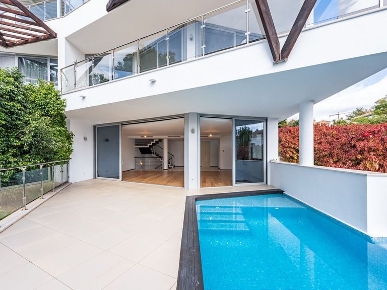 Villa for Sale in The Golden Mile, Malaga 14