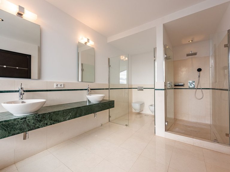 Villa for Sale in The Golden Mile, Malaga 18