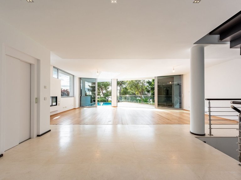 Villa for Sale in The Golden Mile, Malaga 19
