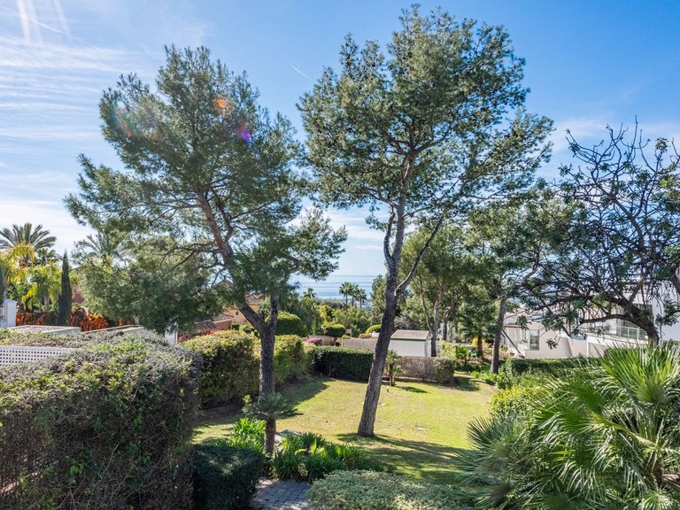Villa for Sale in The Golden Mile, Malaga 2