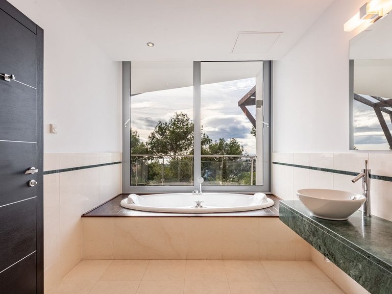 Villa for Sale in The Golden Mile, Malaga 20