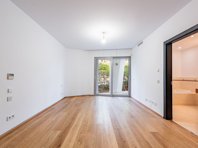 Villa for Sale in The Golden Mile, Malaga 22