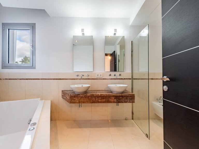 Villa for Sale in The Golden Mile, Malaga 24