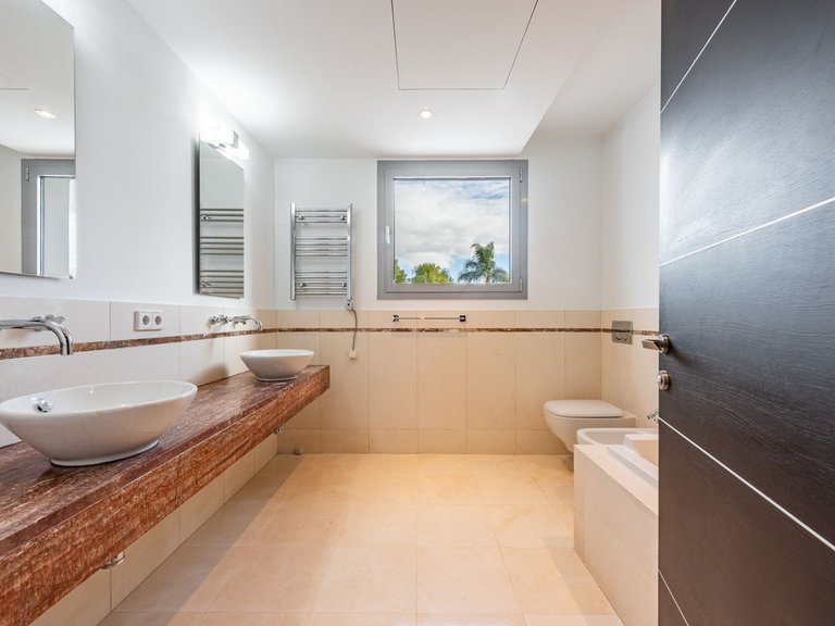 Villa for Sale in The Golden Mile, Malaga 25
