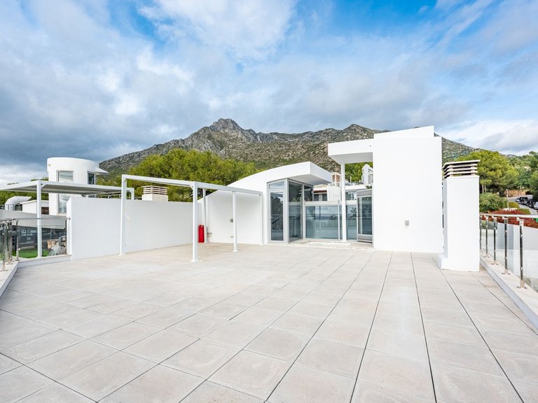 Villa for Sale in The Golden Mile, Malaga 27
