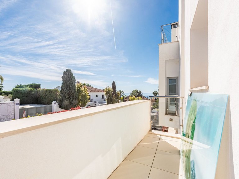 Villa for Sale in The Golden Mile, Malaga 3