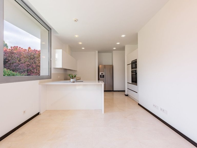 Villa for Sale in The Golden Mile, Malaga 35