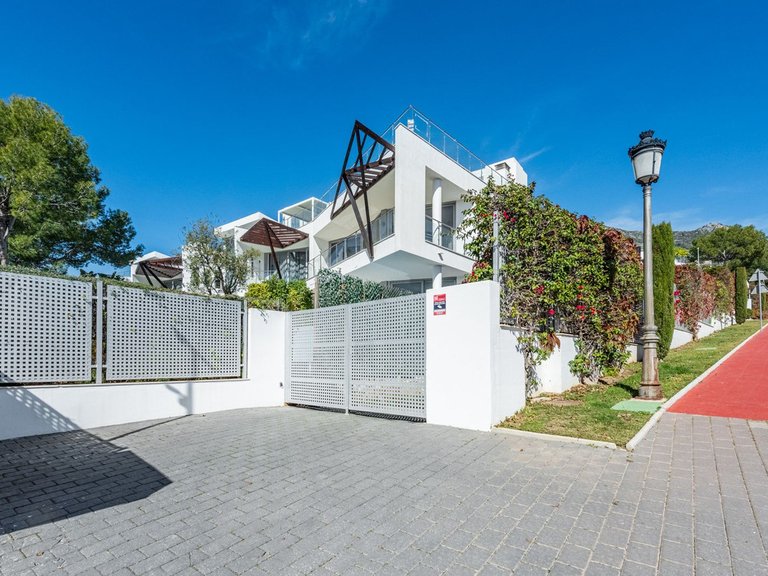 Villa for Sale in The Golden Mile, Malaga 37