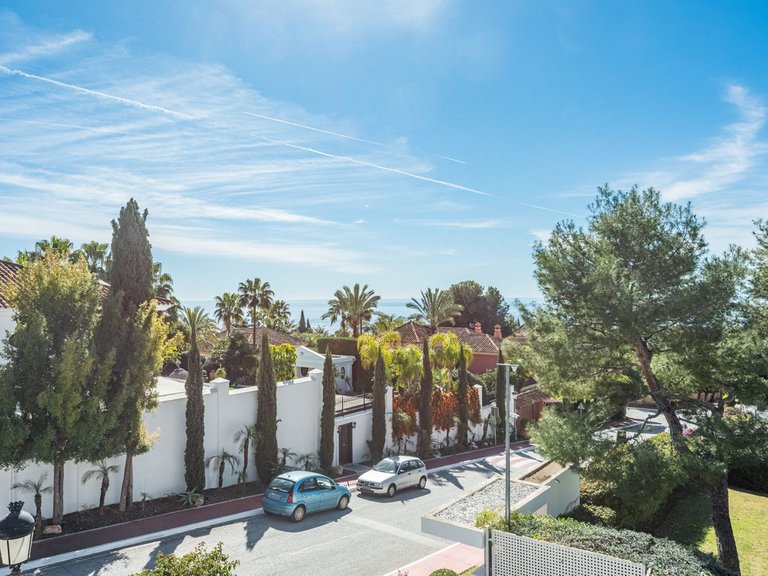 Villa for Sale in The Golden Mile, Malaga 5