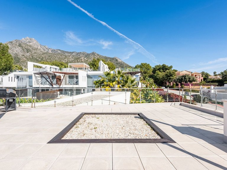 Villa for Sale in The Golden Mile, Malaga 6