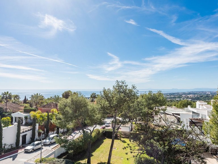 Villa for Sale in The Golden Mile, Malaga 9