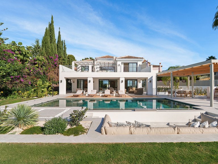 Villa for Sale in La Quinta, Malaga 1
