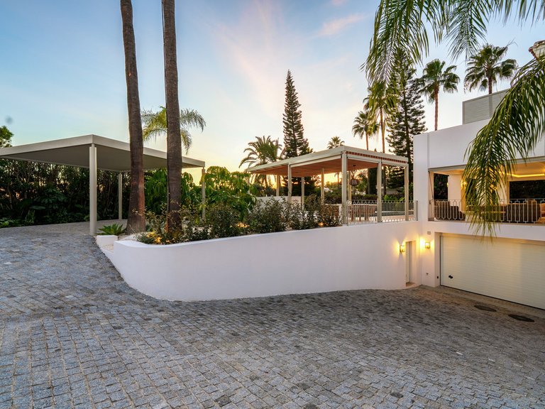 Villa for Sale in La Quinta, Malaga 52