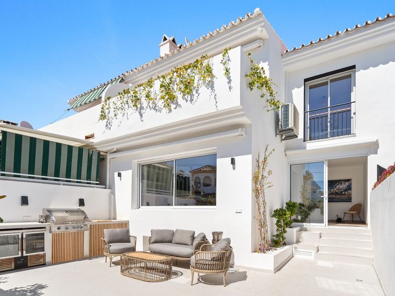 Villa for Sale in San Pedro De Alcántara, Malaga 1