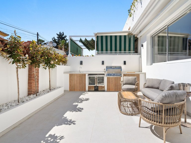 Villa for Sale in San Pedro De Alcántara, Malaga 2
