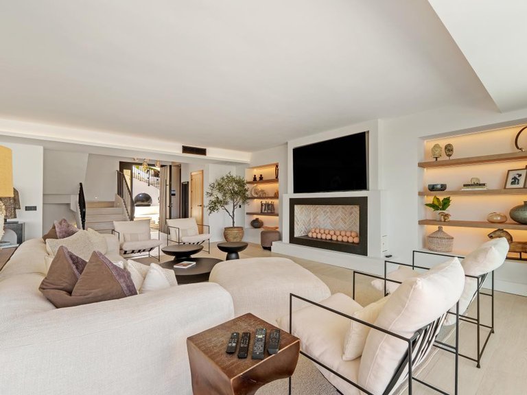 Villa for Sale in Nueva Andalucía, Malaga 22