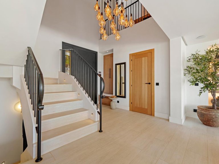 Villa for Sale in Nueva Andalucía, Malaga 23