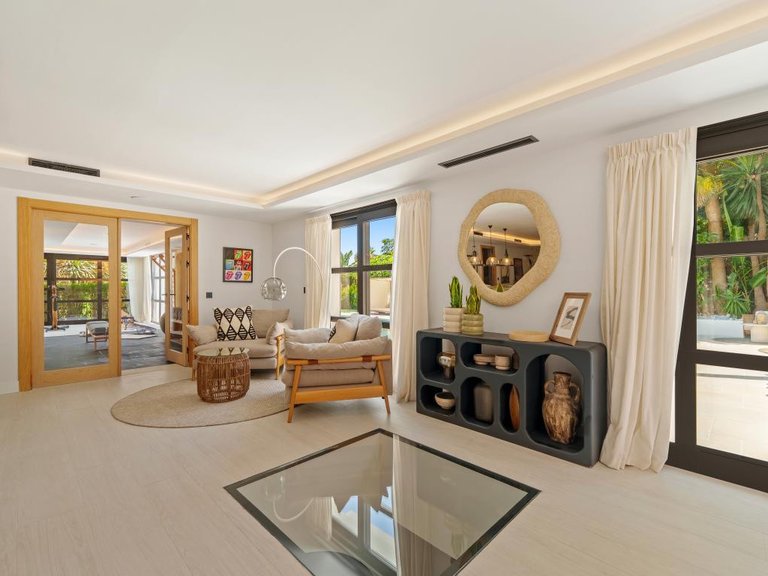 Villa for Sale in Nueva Andalucía, Malaga 32