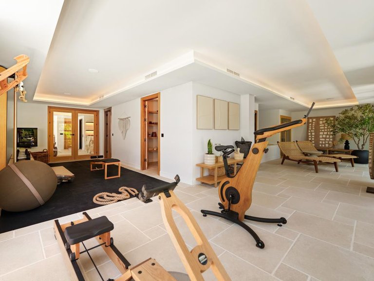 Villa for Sale in Nueva Andalucía, Malaga 35