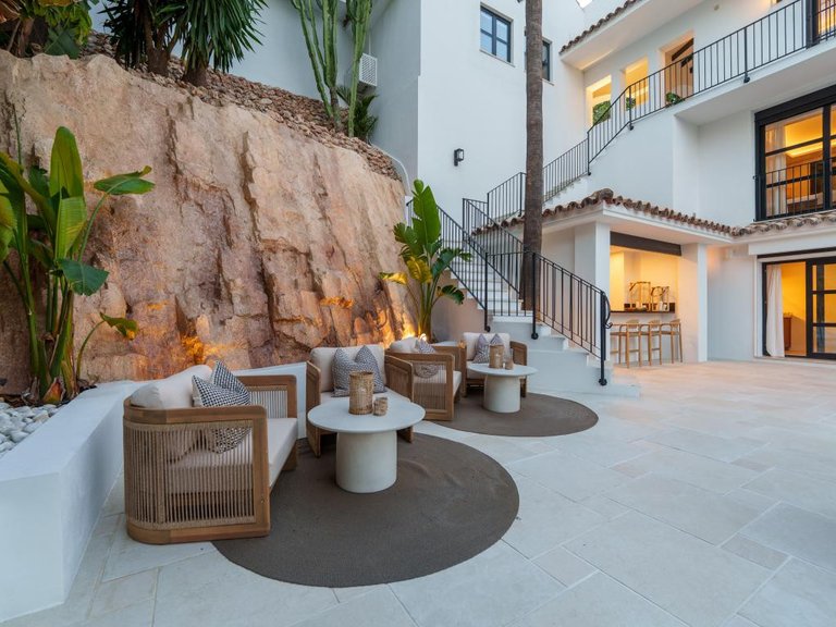 Villa for Sale in Nueva Andalucía, Malaga 40