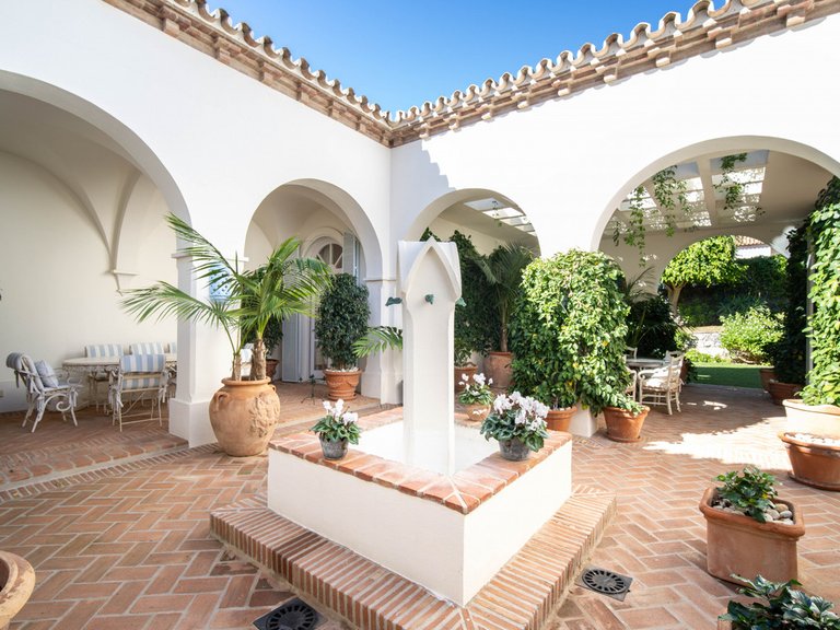 Villa for Sale in The Golden Mile, Malaga 10