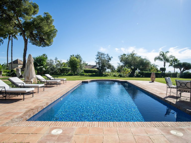 Villa for Sale in The Golden Mile, Malaga 3