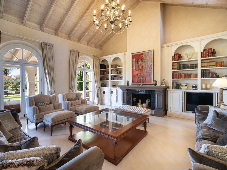Villa for Sale in The Golden Mile, Malaga 6