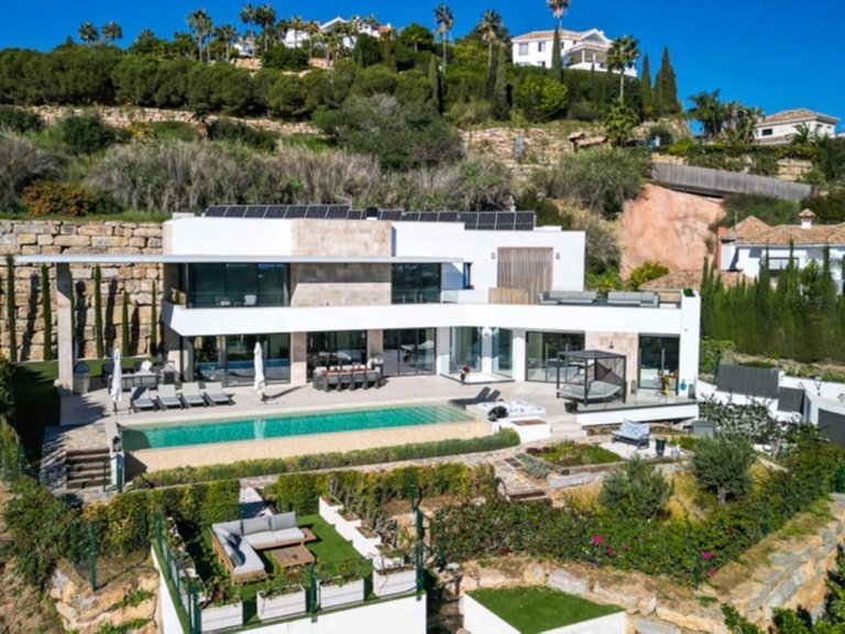 Villa for Sale in Los Arqueros, Malaga 1