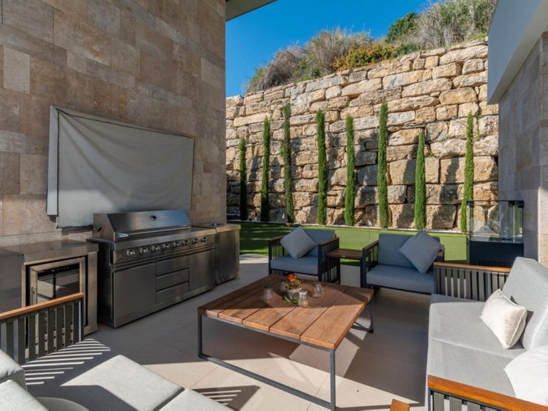 Villa for Sale in Los Arqueros, Malaga 10
