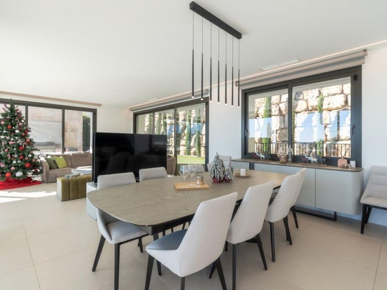 Villa for Sale in Los Arqueros, Malaga 11