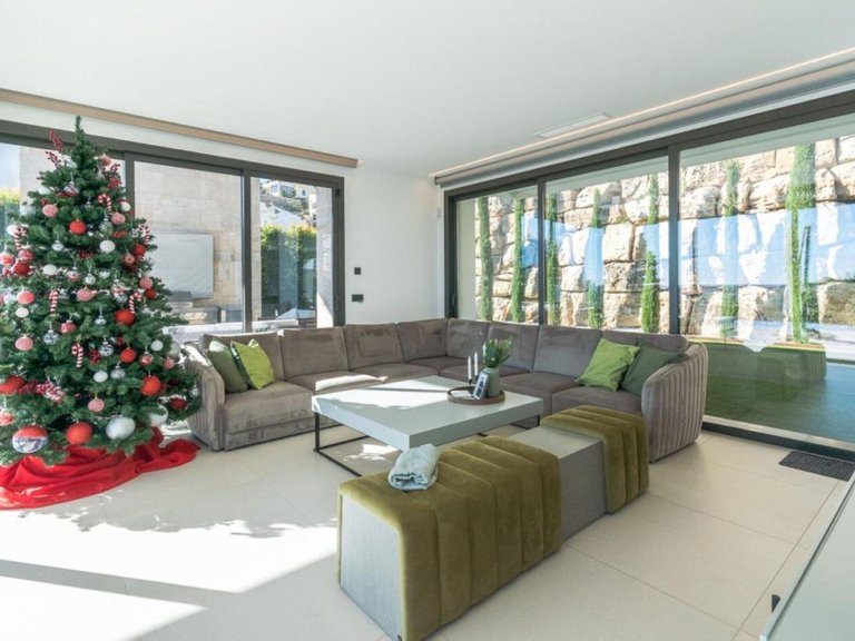 Villa for Sale in Los Arqueros, Malaga 13